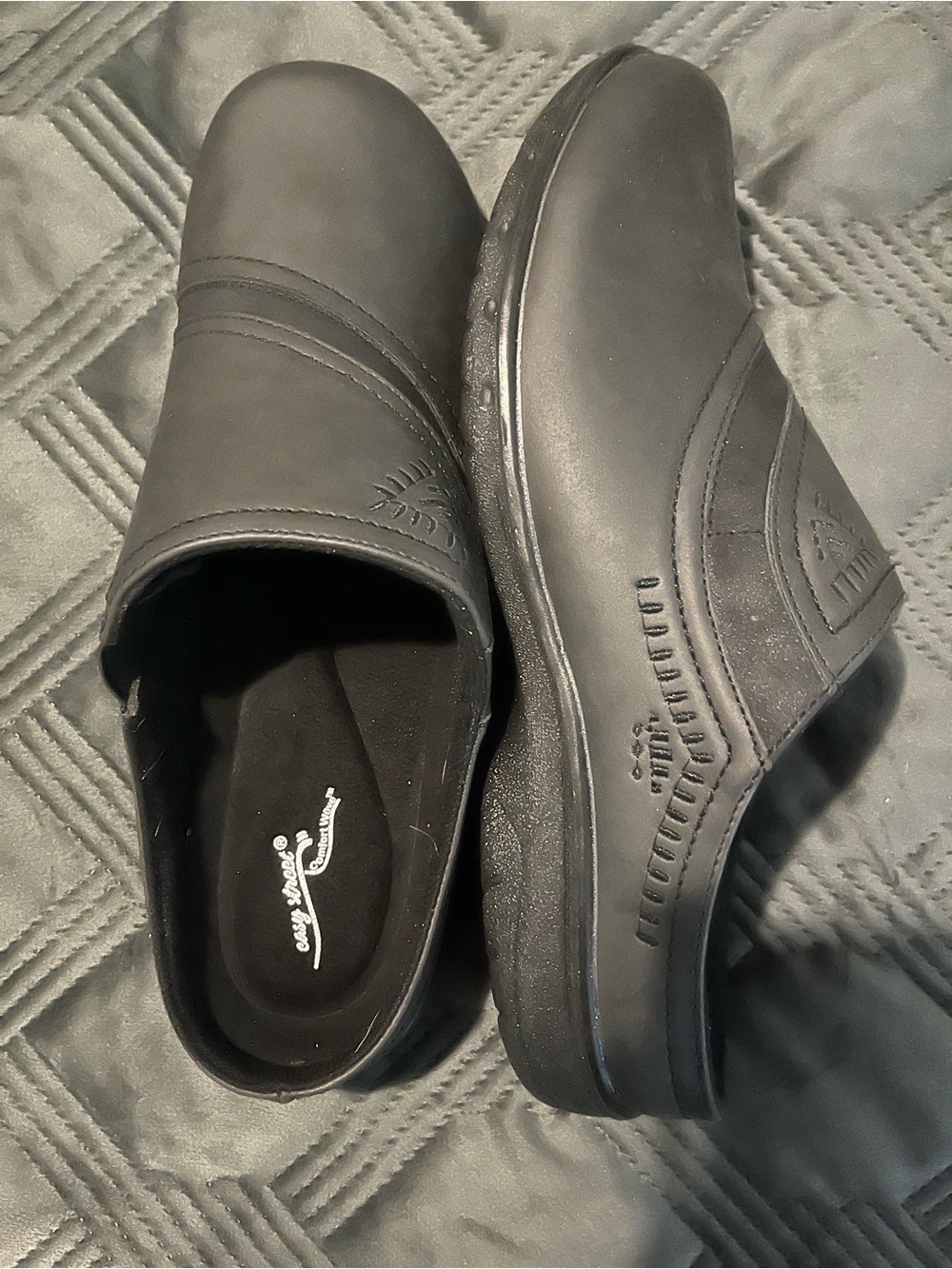 easy street Women’s Black Slip-On Comfort Loafers